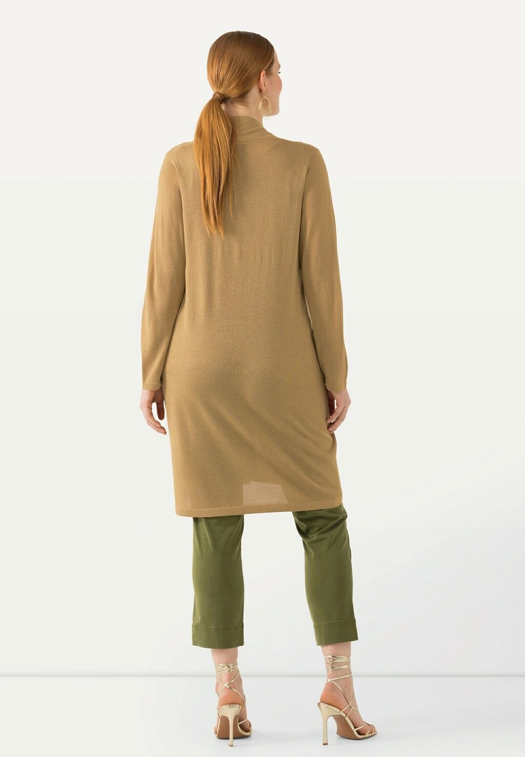 Кардиган SHIMMERING LONGLINE OPEN SHAPE Ulla Popken, золотого цвета
Кардиган SHIMMERING LONGLINE OPEN SHAPE Ulla Popken, золотого цвета