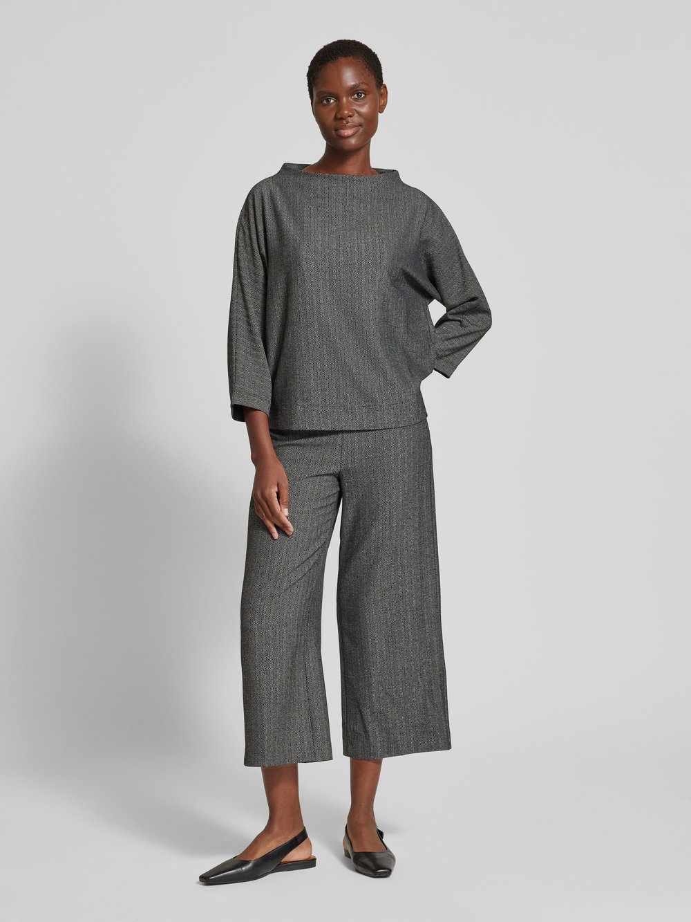 Брюки-кюлоты с прорезным карманом сзади, модель «Миша» OPUS, черный
Брюки-кюлоты с прорезным карманом сзади, модель «Миша» OPUS, черный