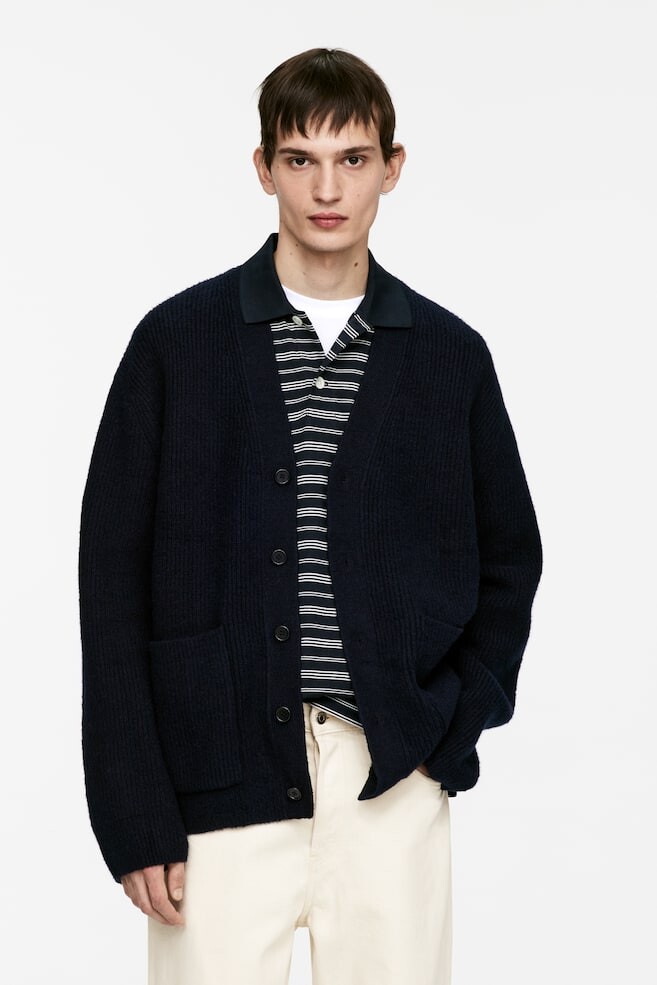 Кардиган с V-образным вырезом Arket, синий
Кардиган с V-образным вырезом Arket, синий