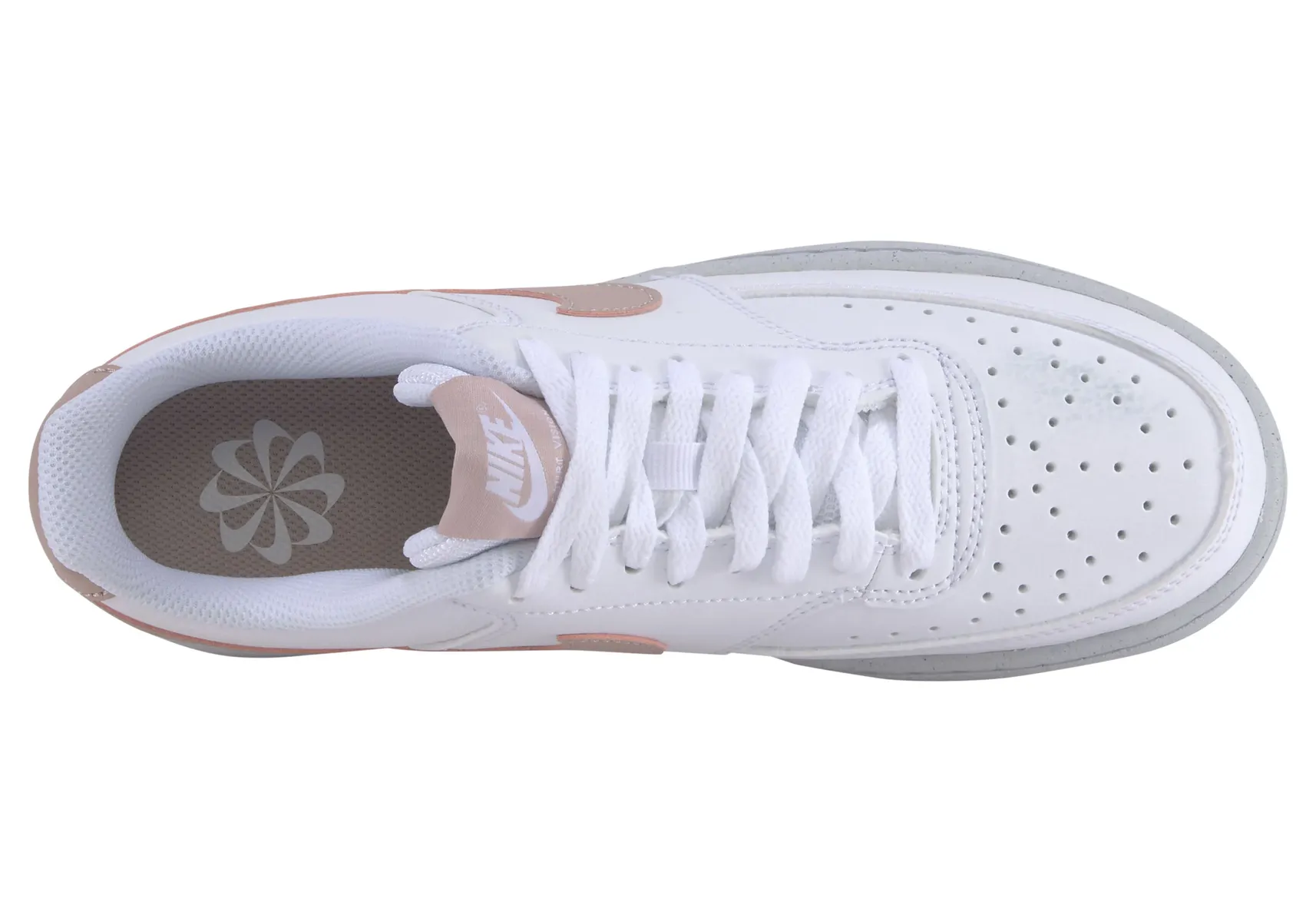 Кроссовки Nike Sportswear "COURT VISION LOW NEXT NATURE", дизайн по стопам Air Force 1, цвет White-Pink-Oxford 
Кроссовки Nike Sportswear "COURT VISION LOW NEXT NATURE", дизайн по стопам Air Force 1, цвет White-Pink-Oxford
