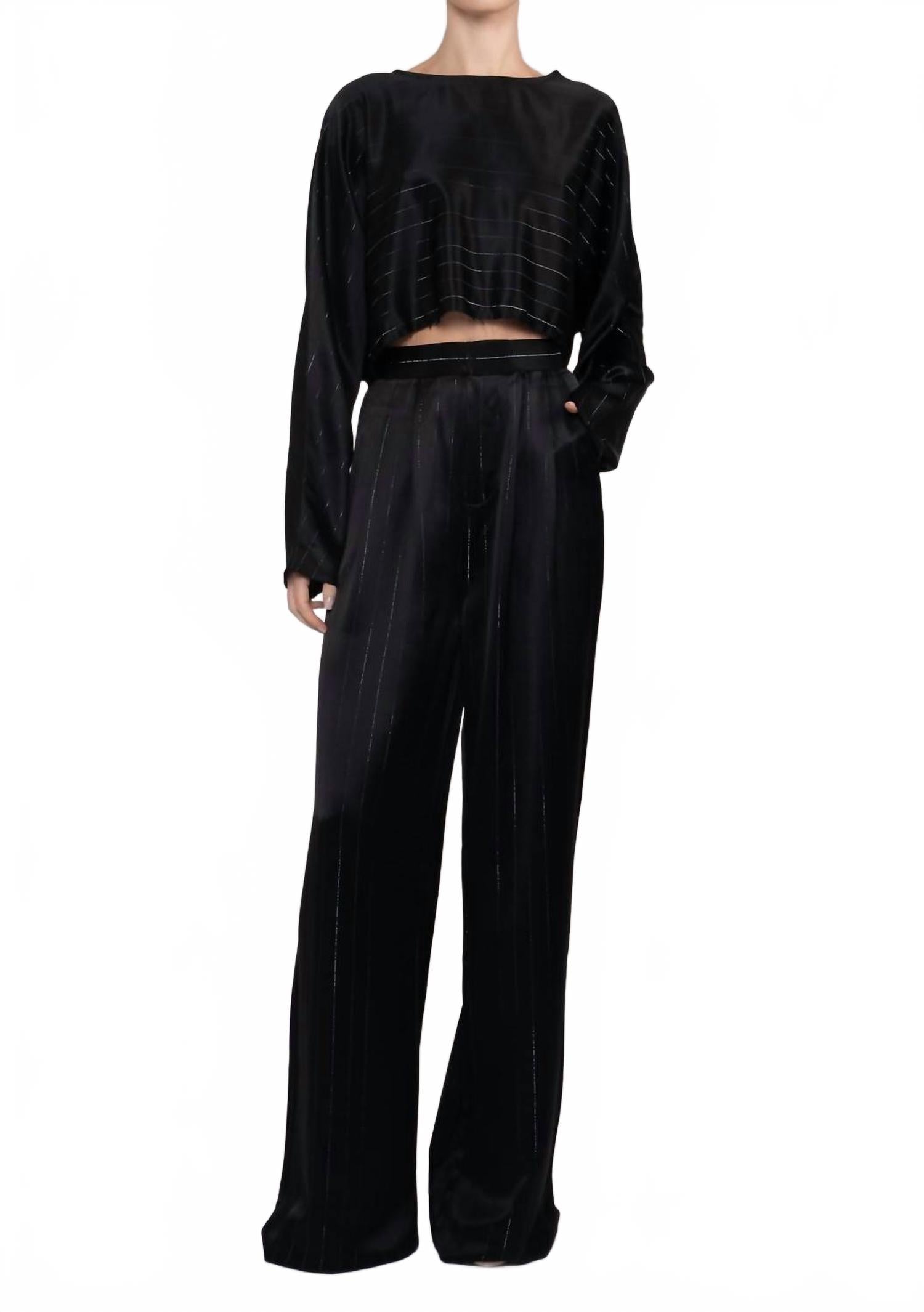 Укороченный топ Ian в черно-серебристую полоску NONCHALANTLABEL
Укороченный топ Ian в черно-серебристую полоску NONCHALANTLABEL