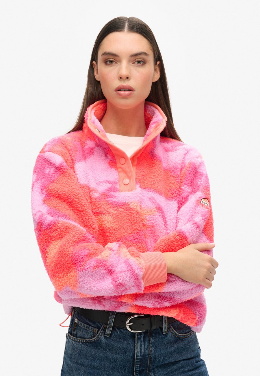 Джемпер Superdry & Co Fleece jumper, Brush Camo Coral/Pink
Джемпер Superdry & Co Fleece jumper, Brush Camo Coral/Pink