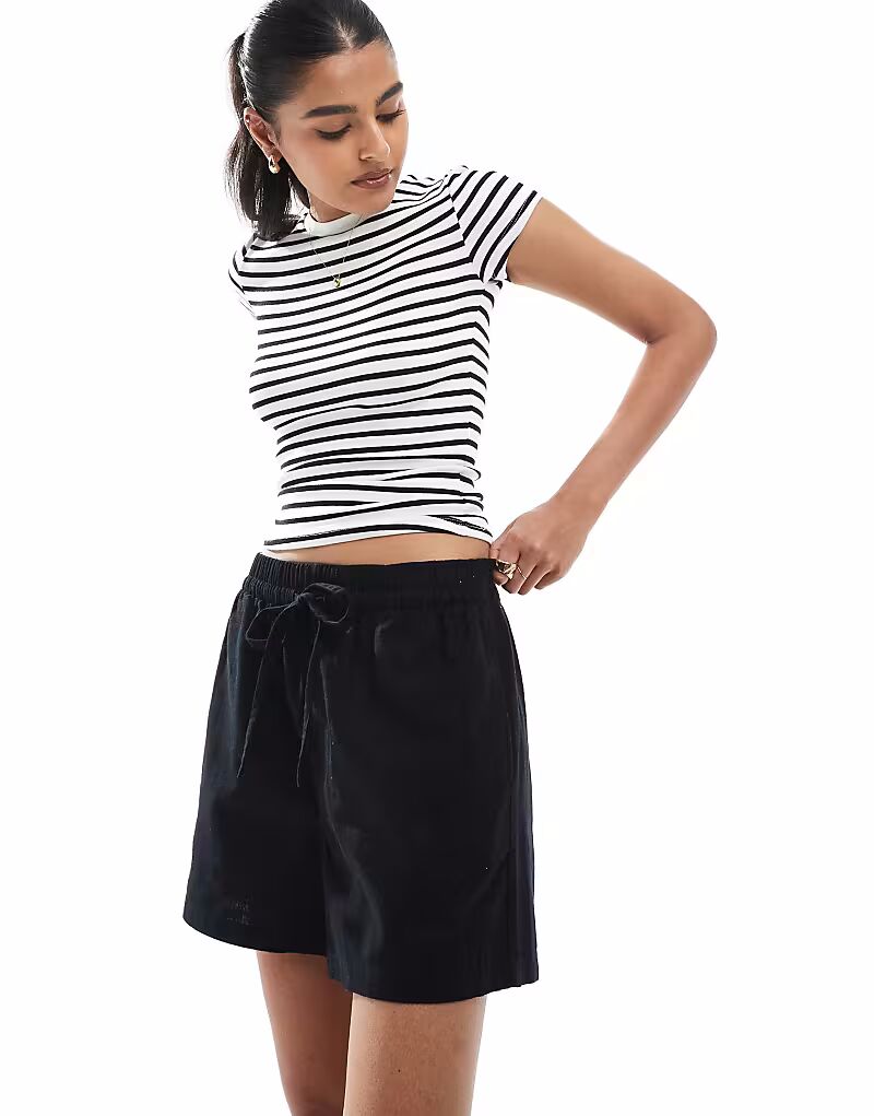 Шорты без застежек ASOS DESIGN из льняного материала черного цвета
Шорты без застежек ASOS DESIGN из льняного материала черного цвета