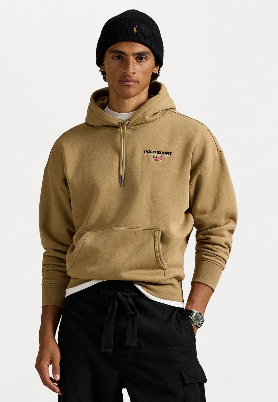 Худи Polo Ralph Lauren RELAXED FIT POLO SPORT HOODIE UNISEX, Desert Khaki/Beige
Худи Polo Ralph Lauren RELAXED FIT POLO SPORT HOODIE UNISEX, Desert Khaki/Beige