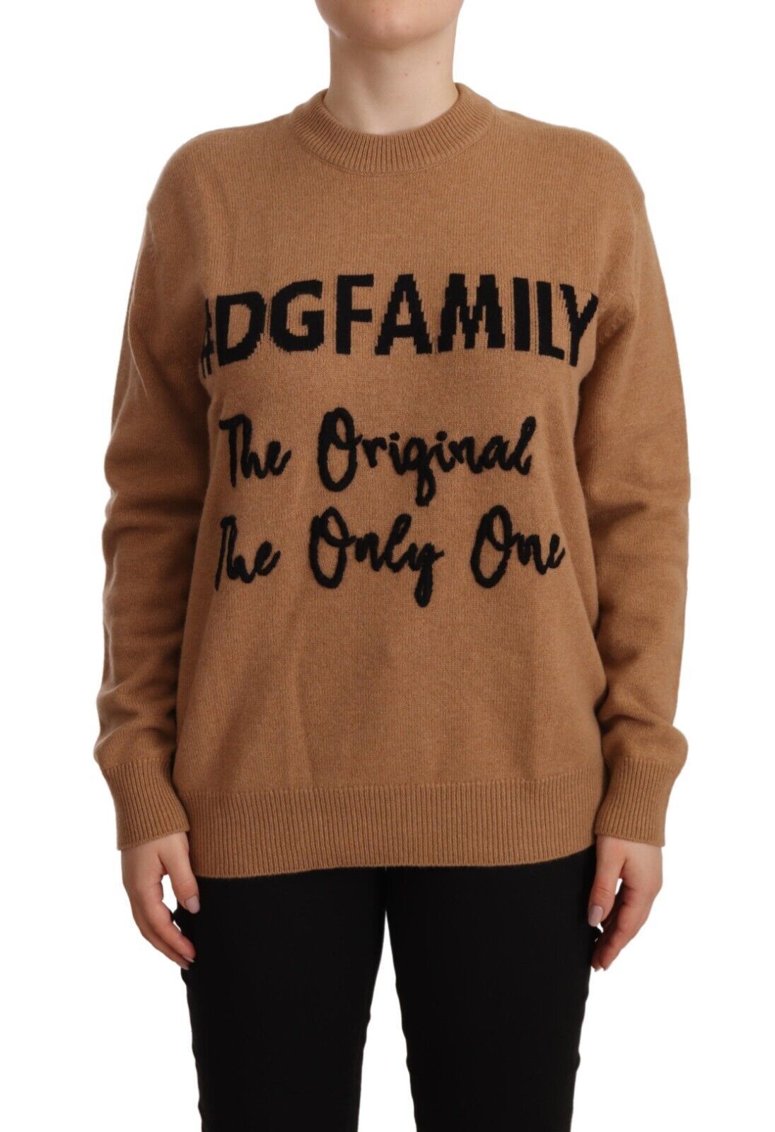 Шикарный бежевый кашемировый свитер с круглым вырезом и надписью #dgfamily Dolce & Gabbana
Шикарный бежевый кашемировый свитер с круглым вырезом и надписью #dgfamily Dolce & Gabbana