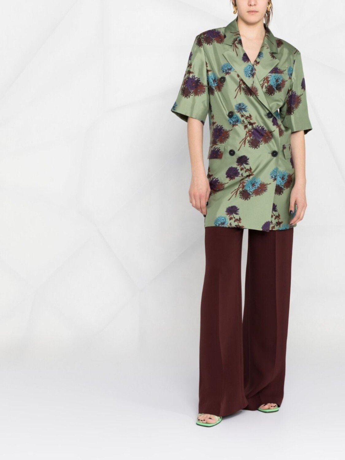 Alberto Biani двубортное платье с цветочным принтом, зеленый
Alberto Biani двубортное платье с цветочным принтом, зеленый