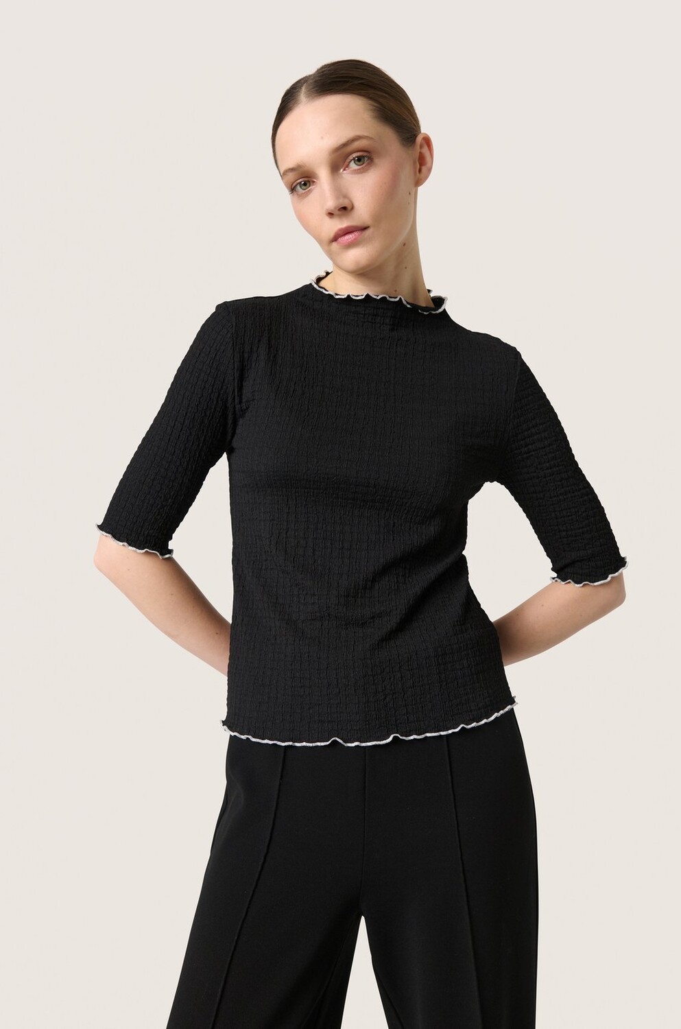 Принт на футболке Soaked in Luxury, черный
Принт на футболке Soaked in Luxury, черный