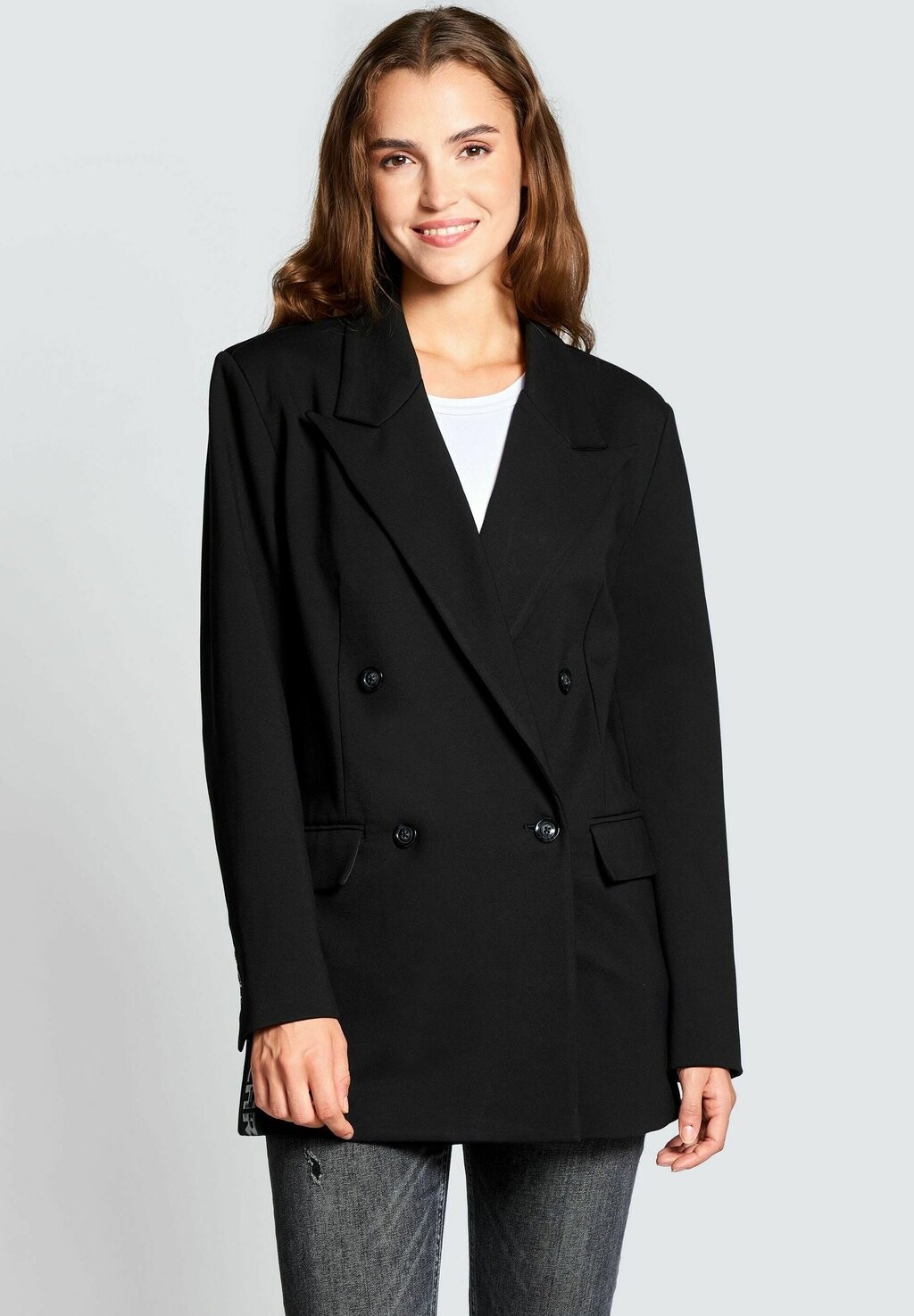 Блейзер CATIRA Zhrill, черный
Блейзер CATIRA Zhrill, черный