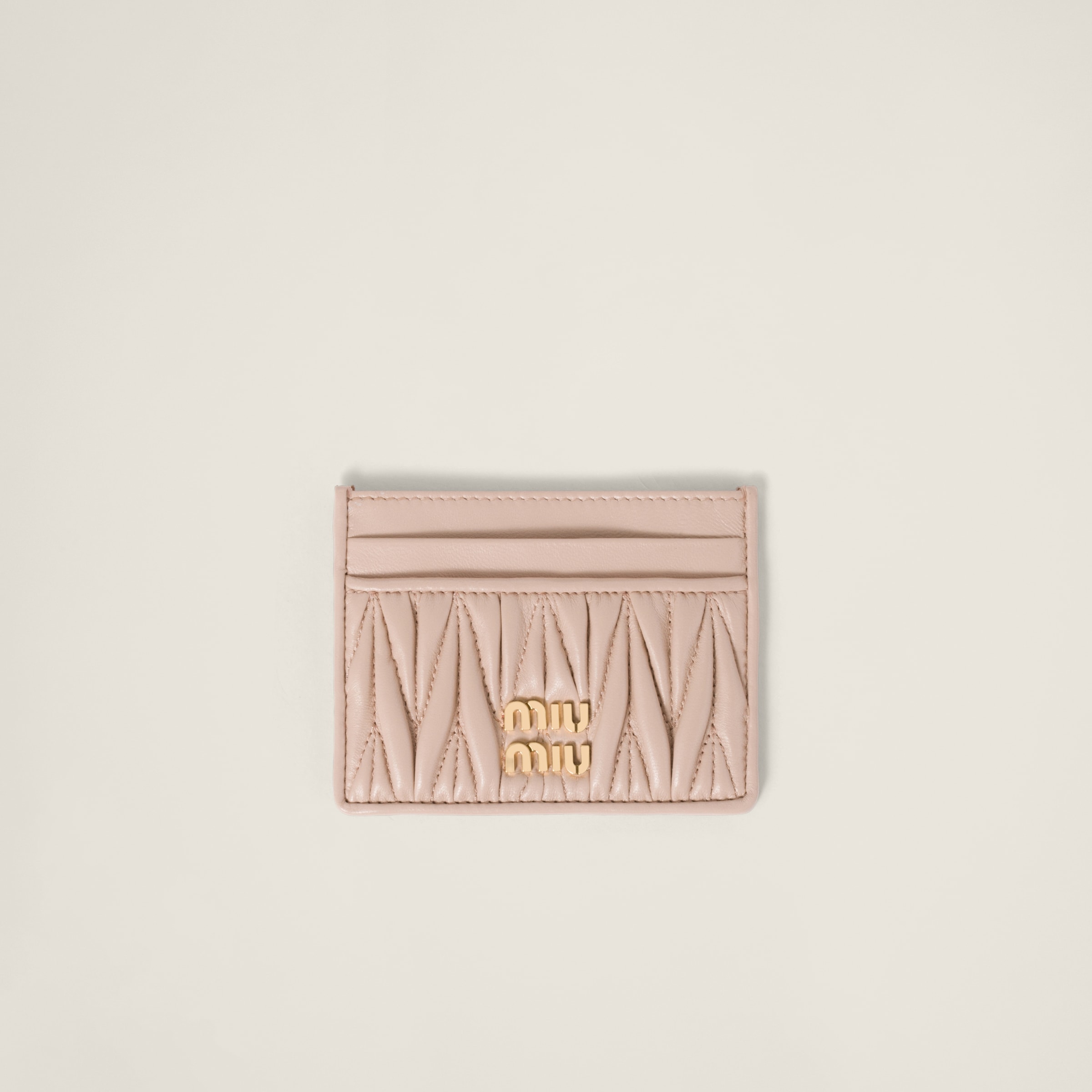 Кардхолдер из наппы с простежкой мателассé MIU MIU, пудрово-розовый
Кардхолдер из наппы с простежкой мателассé MIU MIU, пудрово-розовый