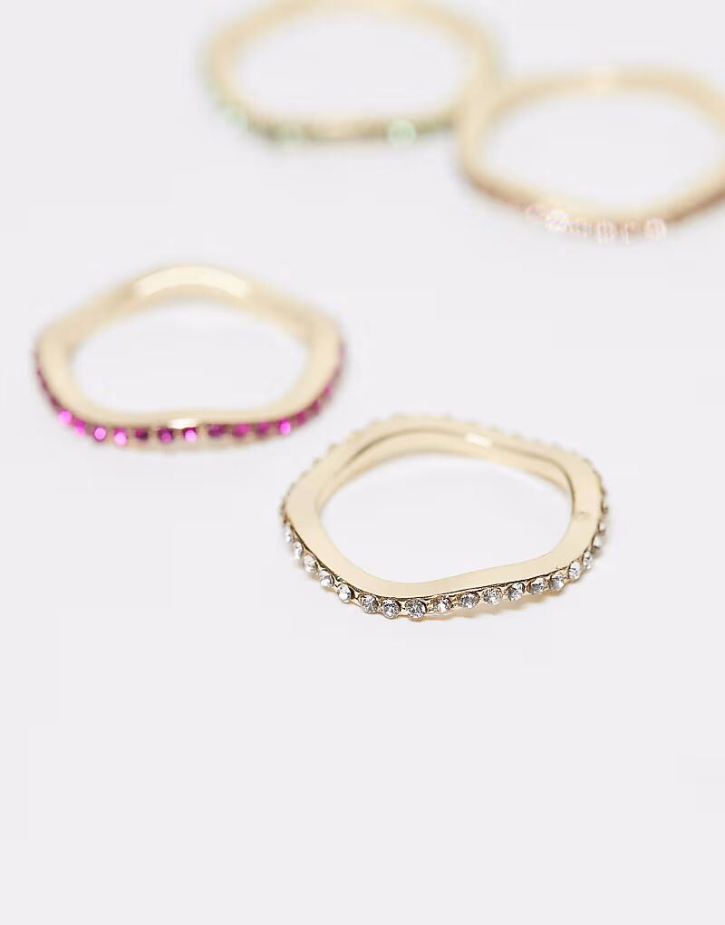 Набор изящных колец с разноцветными кристаллами паве в золотистом оттенке Asos Design
Набор изящных колец с разноцветными кристаллами паве в золотистом оттенке Asos Design