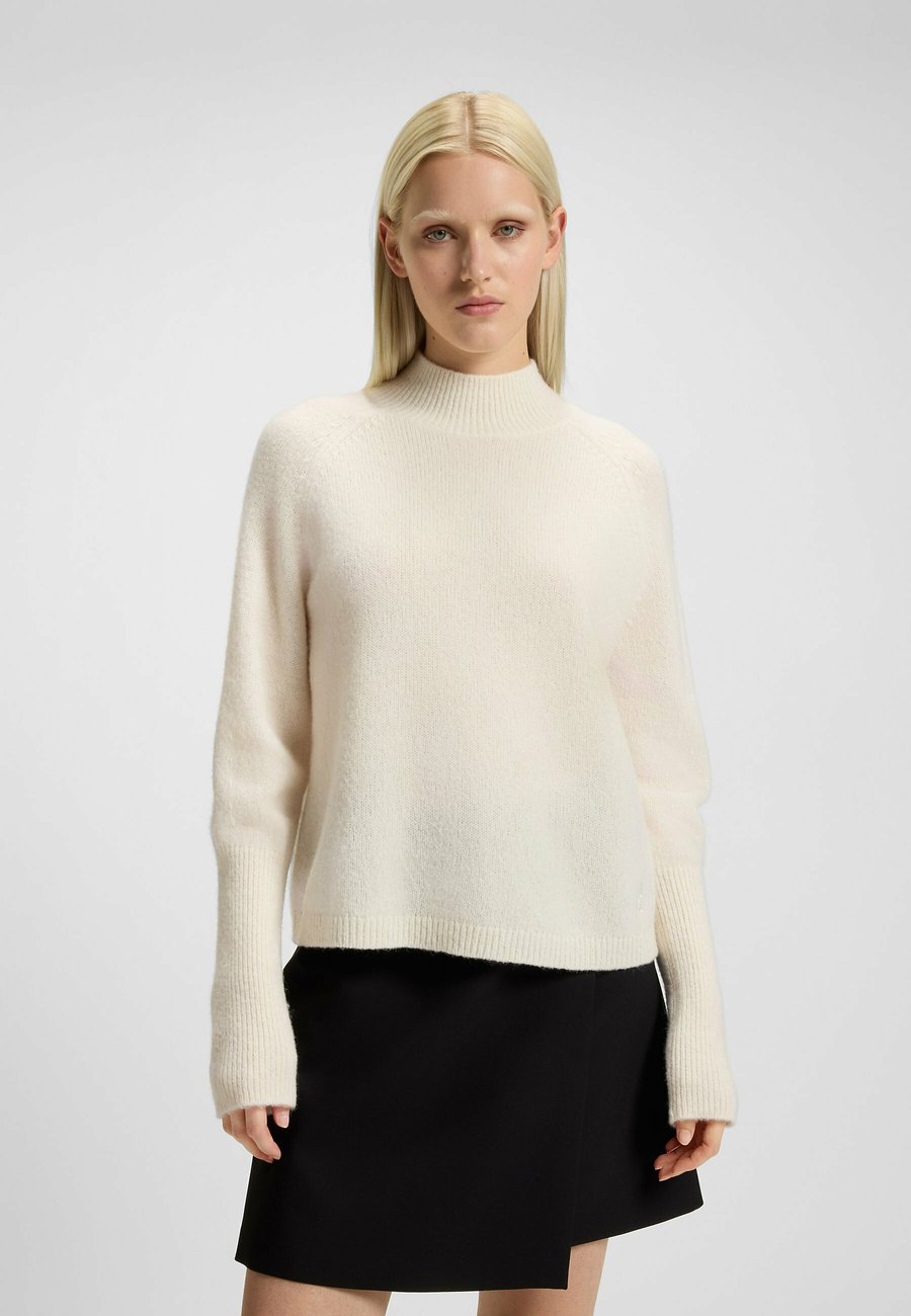 Джемпер HUGO SURPIO, Natural Eighteen/White
Джемпер HUGO SURPIO, Natural Eighteen/White