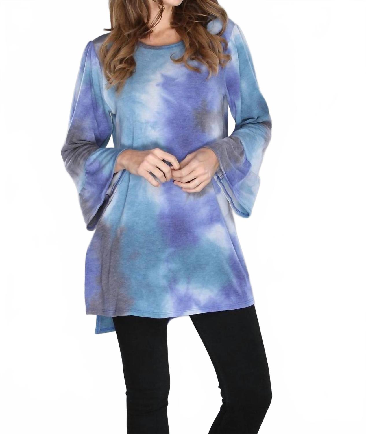 Синяя туника с оборками на рукавах и принтом тай-дай Crepas
Синяя туника с оборками на рукавах и принтом тай-дай Crepas