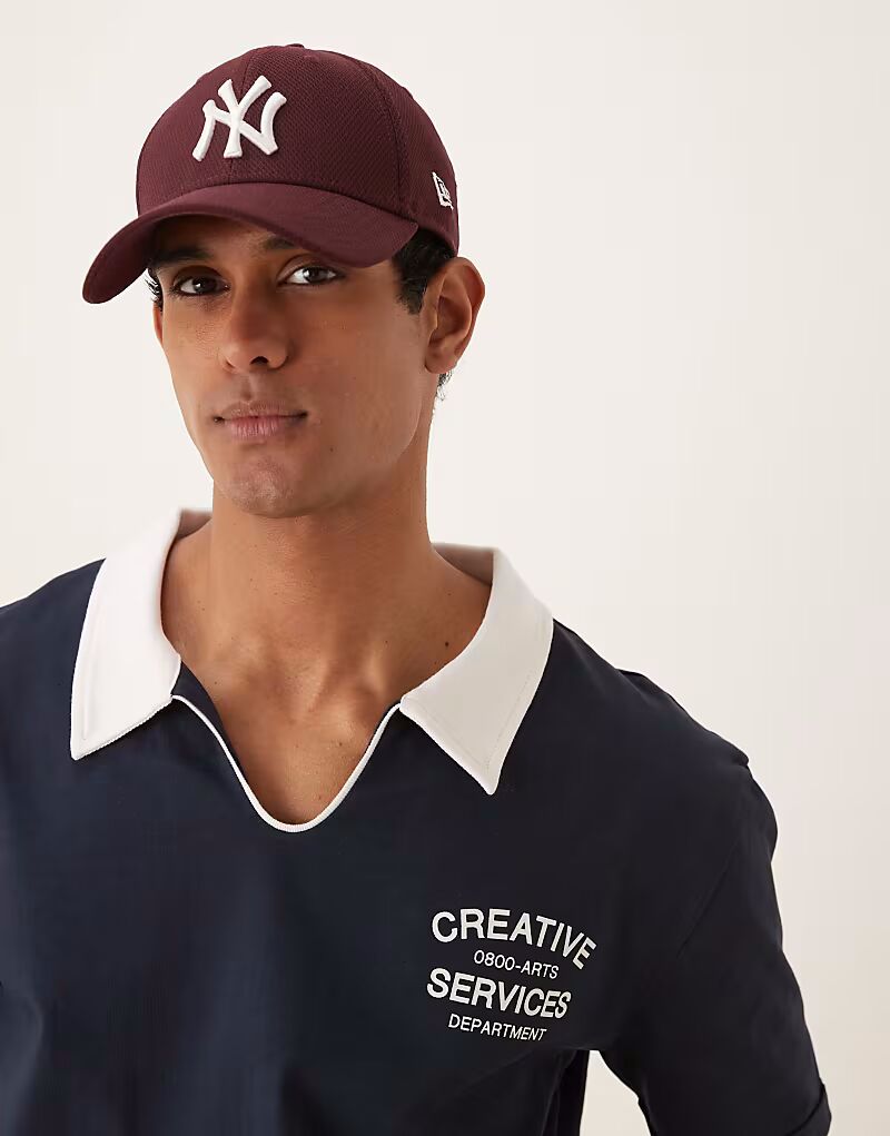 Свободное поло свободного кроя из плотной ткани плотностью 240 г/м² с принтом на груди темно-синего цвета от ASOS DESIGN
Свободное поло свободного кроя из плотной ткани плотностью 240 г/м² с принтом на груди темно-синего цвета от ASOS DESIGN