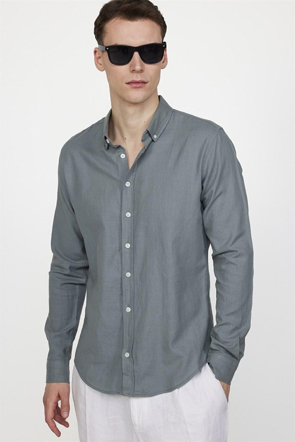 Серая льняная мужская рубашка Slim Fit с длинным рукавом и воротником на пуговицах TUDORS
Серая льняная мужская рубашка Slim Fit с длинным рукавом и воротником на пуговицах TUDORS