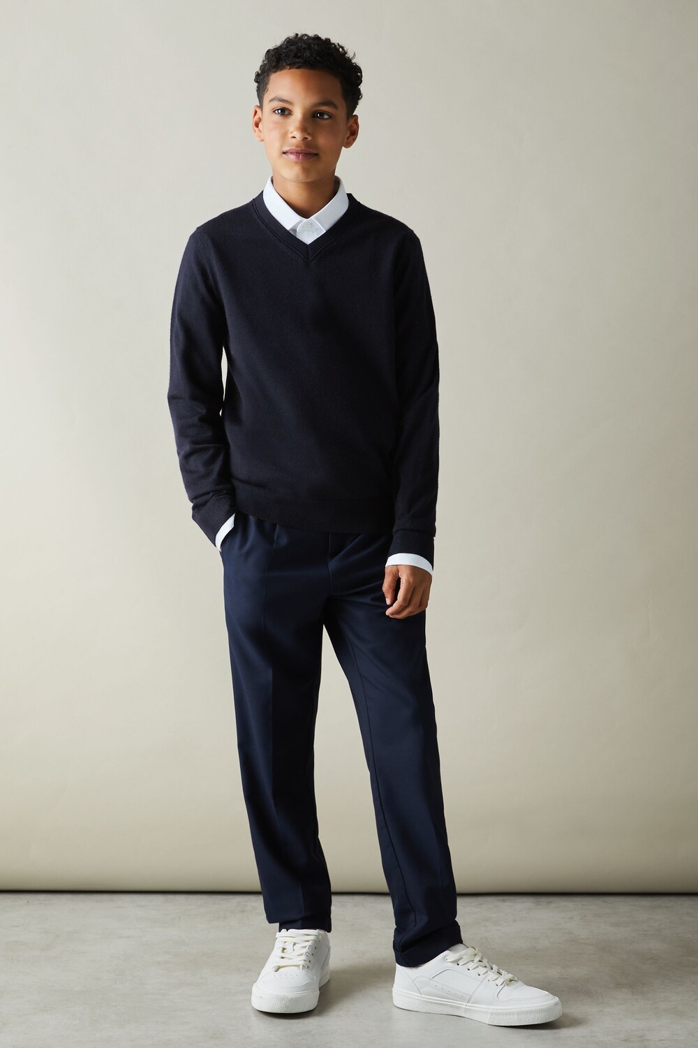 Джемпер Earl из мериносовой шерсти с V образным вырезом Reiss, синий
Джемпер Earl из мериносовой шерсти с V образным вырезом Reiss, синий