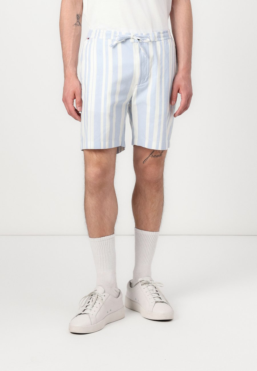 Шорты Tommy Hilfiger MERCER STRIPE, Breezy Blue/Ivory Petal/Dark Blue
Шорты Tommy Hilfiger MERCER STRIPE, Breezy Blue/Ivory Petal/Dark Blue