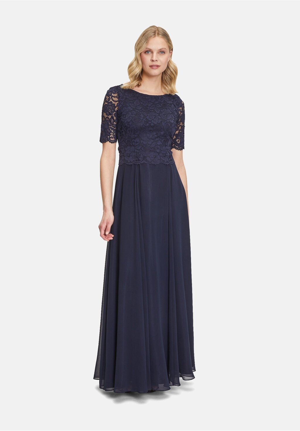 Вечернее платье Vera Mont, ночное небо
Вечернее платье Vera Mont, ночное небо