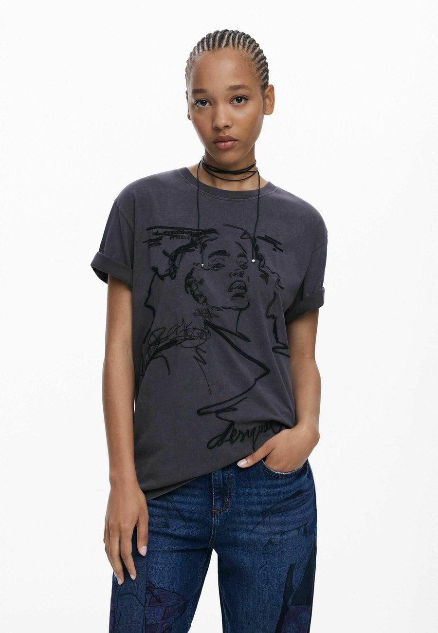 Футболка Desigual EXPENSIVE EMBOSSED, Brown, Коричневый, Футболка Desigual EXPENSIVE EMBOSSED, Brown
Футболка Desigual EXPENSIVE EMBOSSED, Brown, Коричневый, Футболка Desigual EXPENSIVE EMBOSSED, Brown