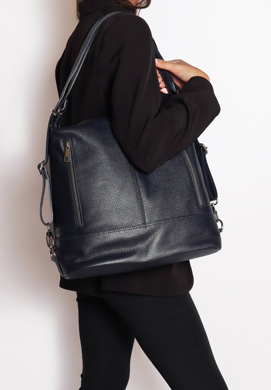 Сумка Chiara Ferretti SHOULDER CONVERTIBLE, Dark Blue
Сумка Chiara Ferretti SHOULDER CONVERTIBLE, Dark Blue