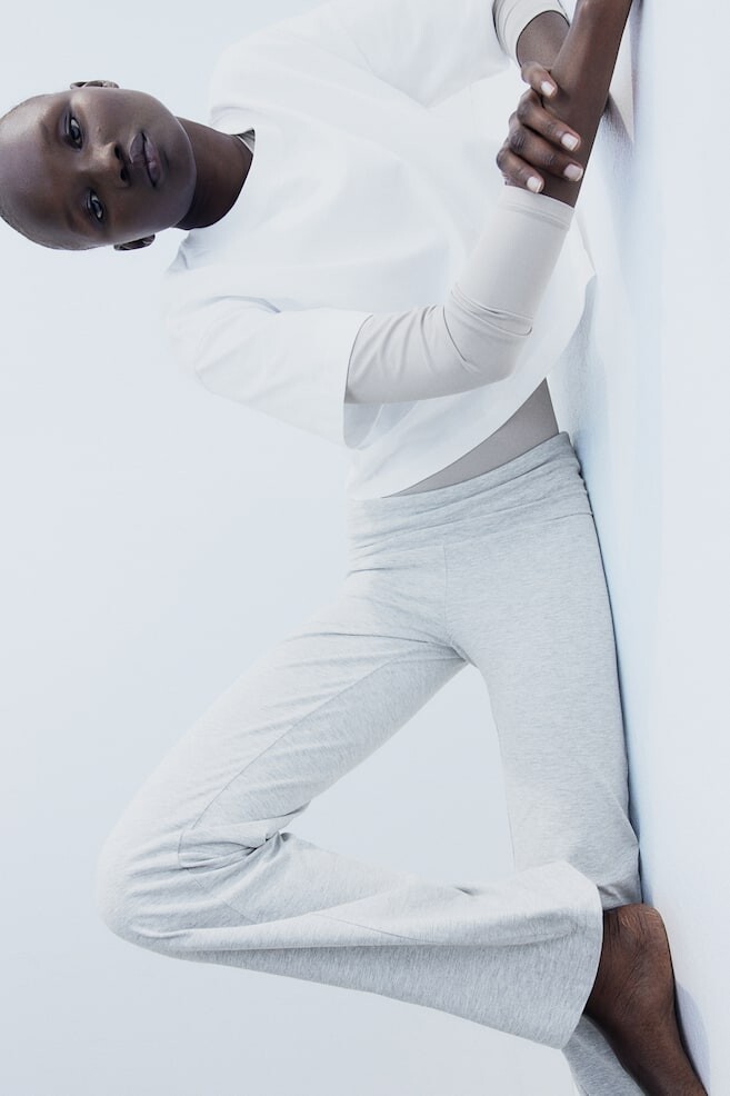 Расклешенные брюки из джерси H&M, серый
Расклешенные брюки из джерси H&M, серый