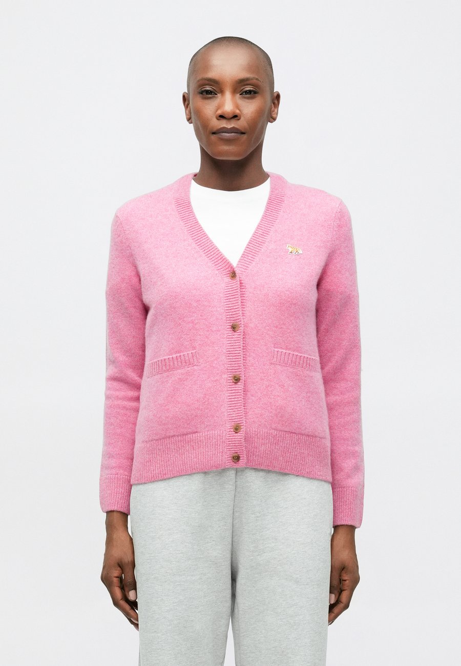 Кардиган Maison Kitsuné BABY FOX BOXY CARDIGAN, Pale Rose/Light Pink
Кардиган Maison Kitsuné BABY FOX BOXY CARDIGAN, Pale Rose/Light Pink