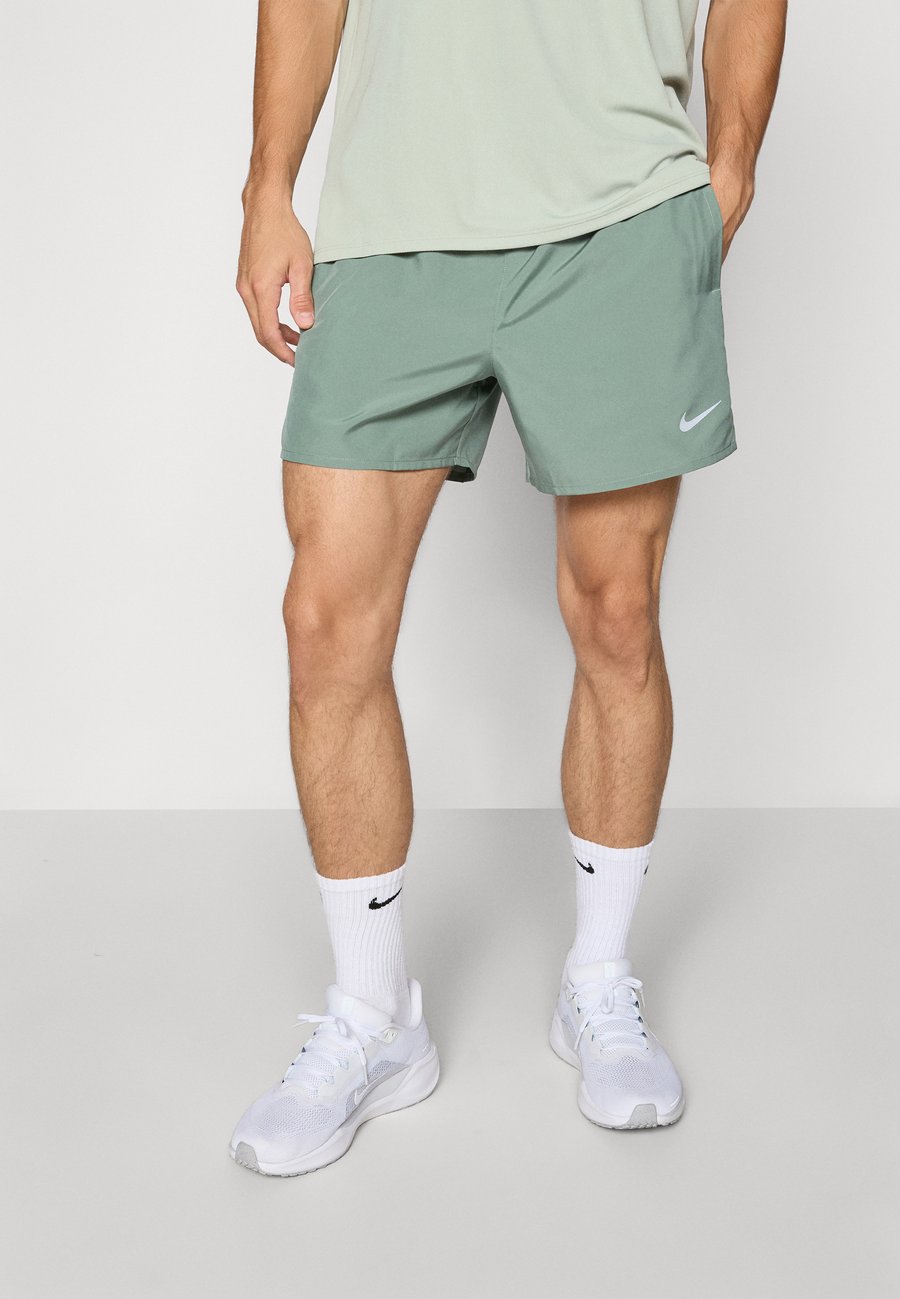 Спортивные шорты Nike Performance CHALLENGER SHORT, Clay Green/Black/Reflective Silver-Coloured/Green
Спортивные шорты Nike Performance CHALLENGER SHORT, Clay Green/Black/Reflective Silver-Coloured/Green