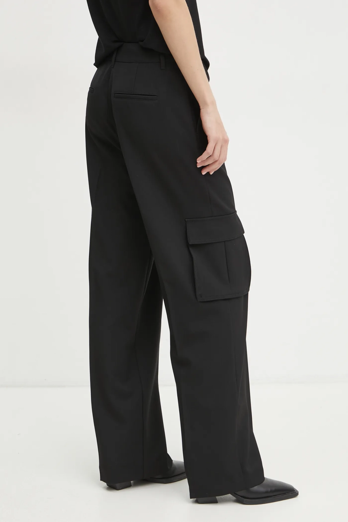 Брюки МАТЕА Guess, черный
Брюки МАТЕА Guess, черный