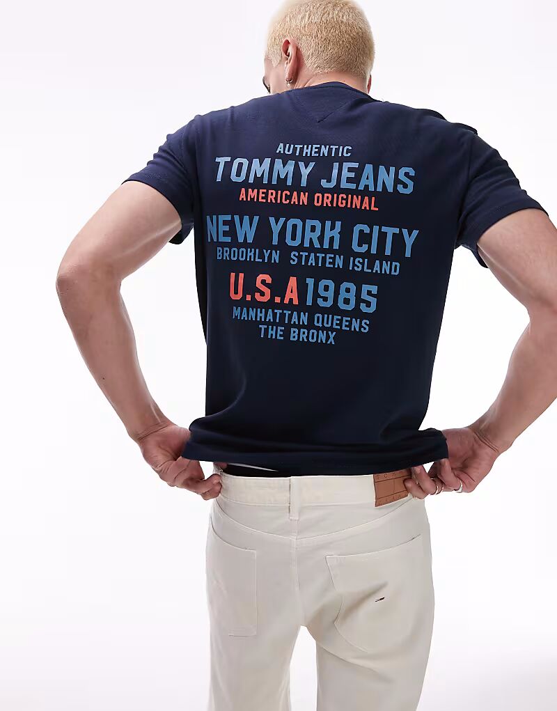 Футболка Tommy Jeans с принтом США на спине, темно-синего цвета
Футболка Tommy Jeans с принтом США на спине, темно-синего цвета