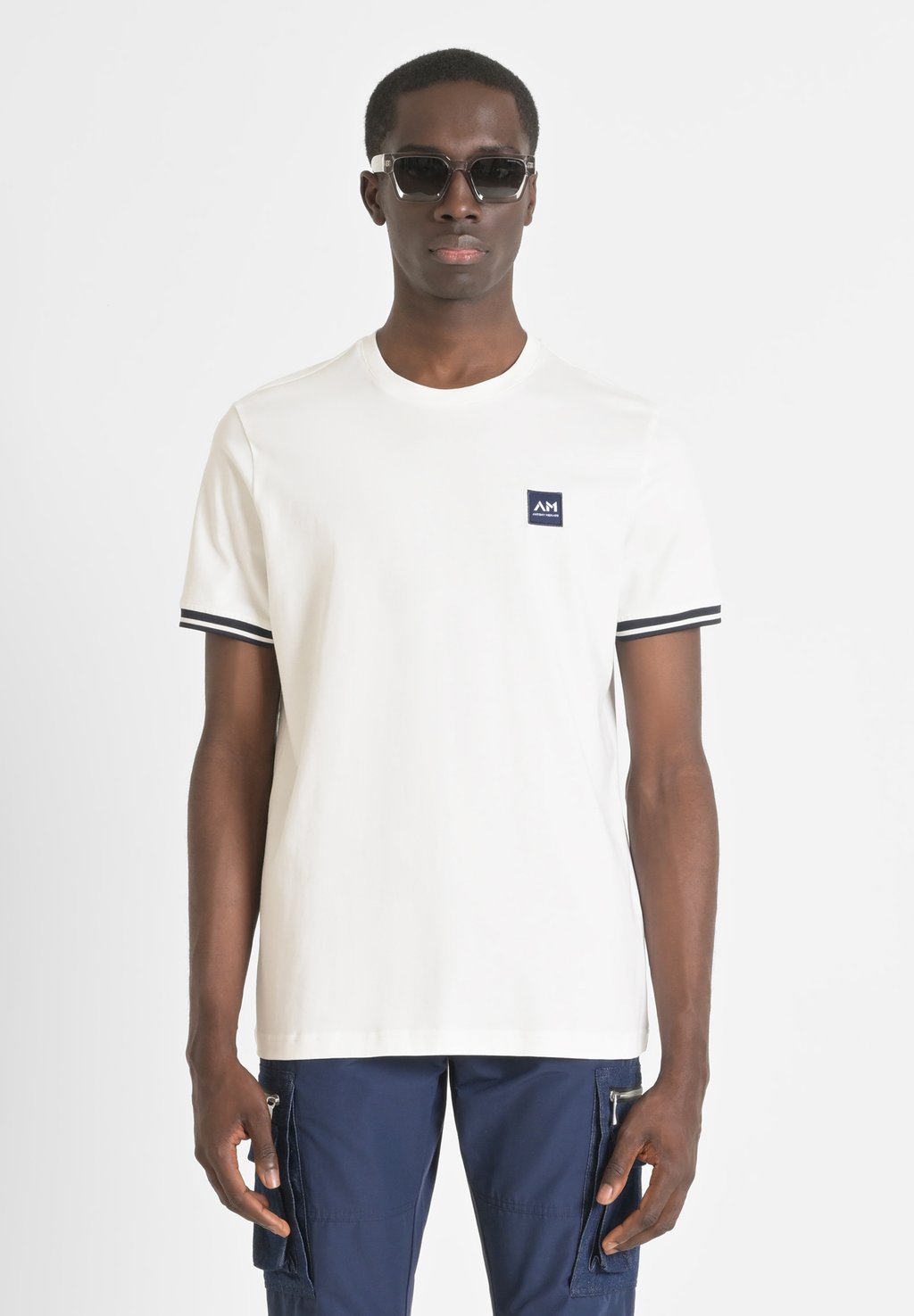 Базовая футболка REGULAR FIT WITH LOGOED PATCH Antony Morato, бежевый 
Базовая футболка REGULAR FIT WITH LOGOED PATCH Antony Morato, бежевый