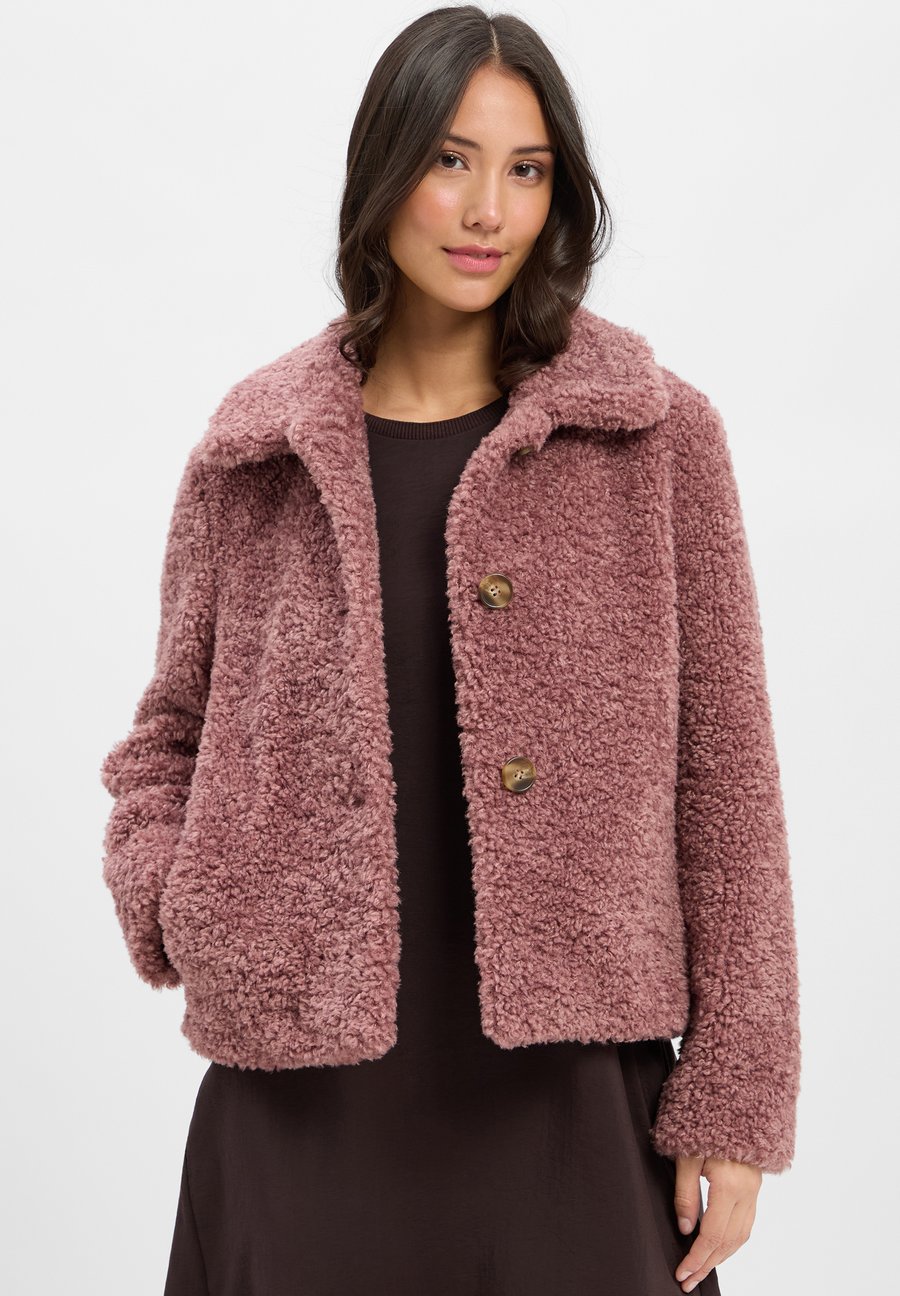 Флисовая куртка FUCHS SCHMITT Fleece jacket, Altrosa/Light Pink
Флисовая куртка FUCHS SCHMITT Fleece jacket, Altrosa/Light Pink