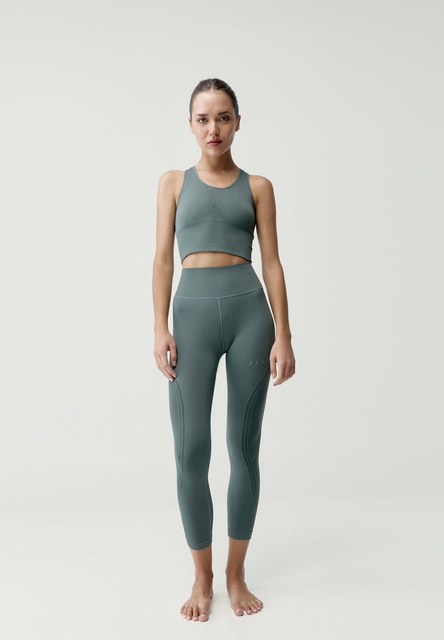 Леггинсы Born Living Yoga MANDIRA, Verde/Green
Леггинсы Born Living Yoga MANDIRA, Verde/Green