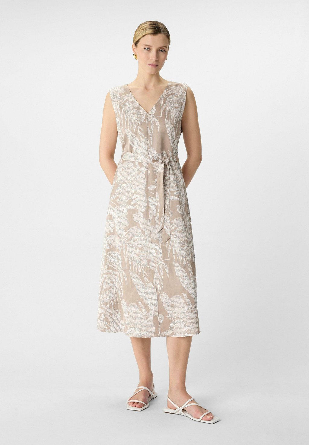 Повседневное платье ERTES - IN MIDILÄNGE comma, песочный
Повседневное платье ERTES - IN MIDILÄNGE comma, песочный