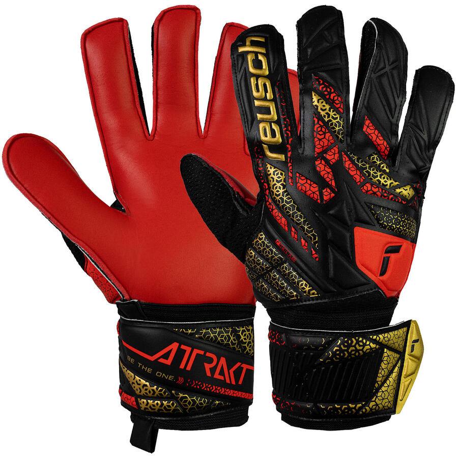 Вратарские перчатки REUSCH Attrakt Solid
Вратарские перчатки REUSCH Attrakt Solid