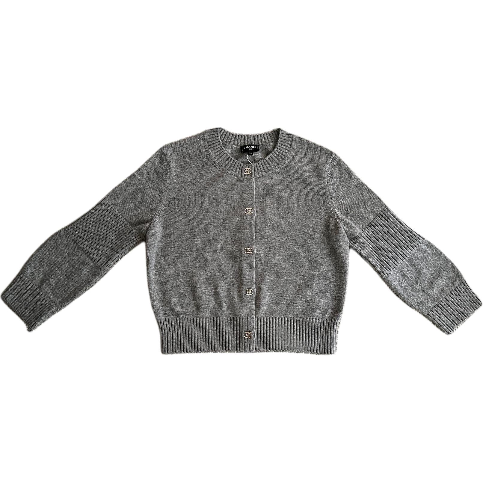 CHANEL Кашемировый свитер Women's Brown
CHANEL Кашемировый свитер Women's Brown