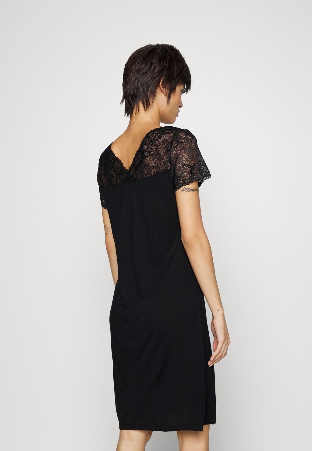 Ночная рубашка LASCANA, черный
Ночная рубашка LASCANA, черный