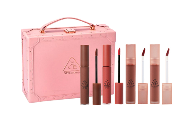 Набор косметики для женщин 3CE
Набор косметики для женщин 3CE