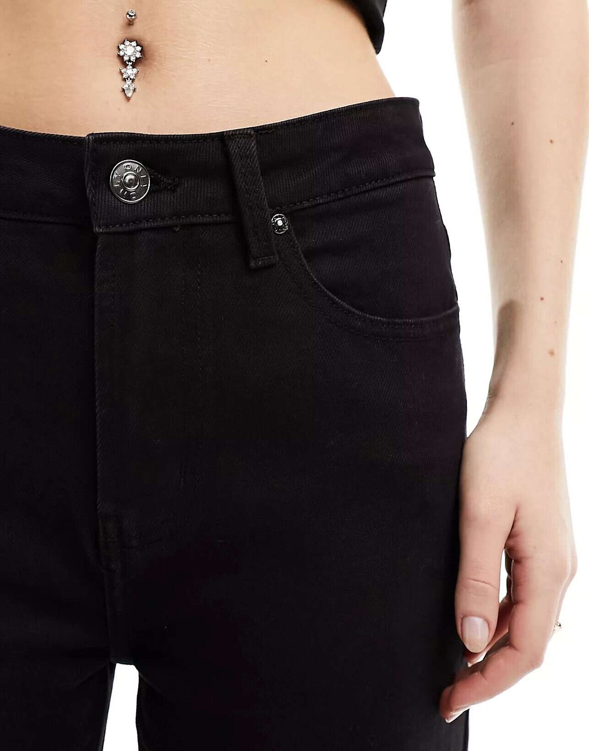 Черные прямые джинсы до щиколотки с завышенной талией и завышенной талией ONLY Emily
Черные прямые джинсы до щиколотки с завышенной талией и завышенной талией ONLY Emily