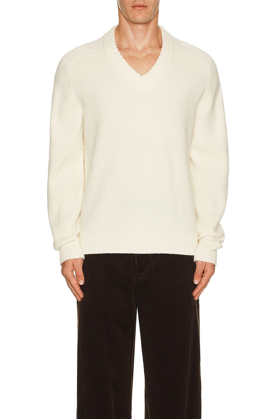 Тяжёлый шерстяной свитер с кашемиром и V-образным вырезом Theory, Winter White
Тяжёлый шерстяной свитер с кашемиром и V-образным вырезом Theory, Winter White