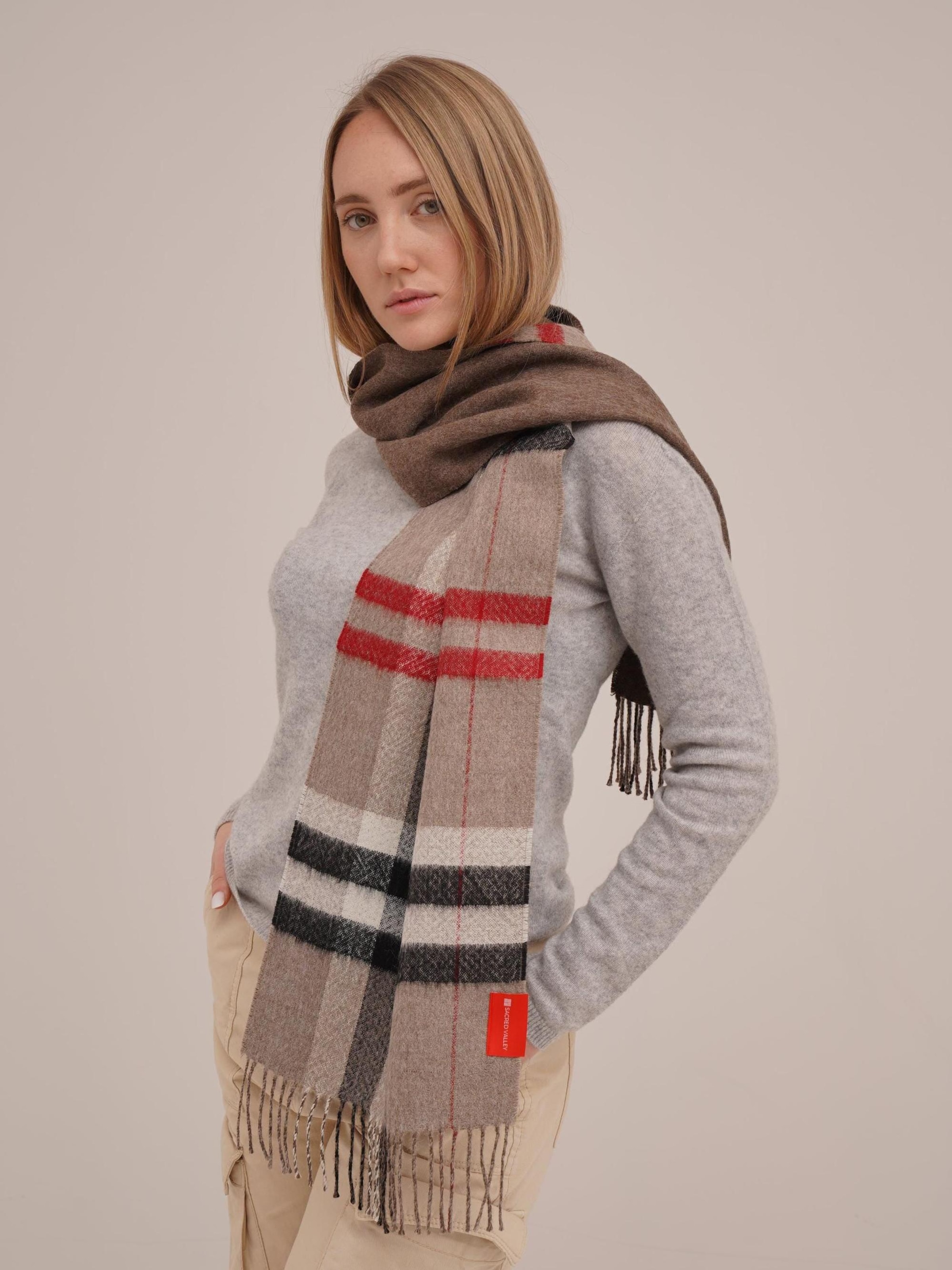 Sacred Valley Шарф 'Double Facet' в цвете капучино
Sacred Valley Шарф 'Double Facet' в цвете капучино