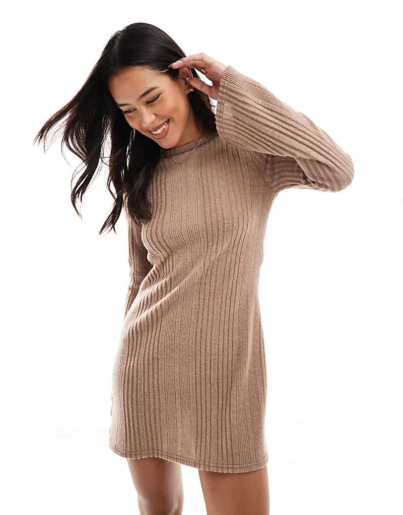 Мини-платье с длинными рукавами и расклешенной юбкой из матового рубчика Miss Selfridge
Мини-платье с длинными рукавами и расклешенной юбкой из матового рубчика Miss Selfridge