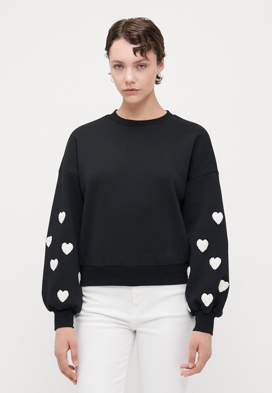 Толстовка ONLY Tall ONLMACY O NECK BOX, Black/Cloud Dancer/Black
Толстовка ONLY Tall ONLMACY O NECK BOX, Black/Cloud Dancer/Black