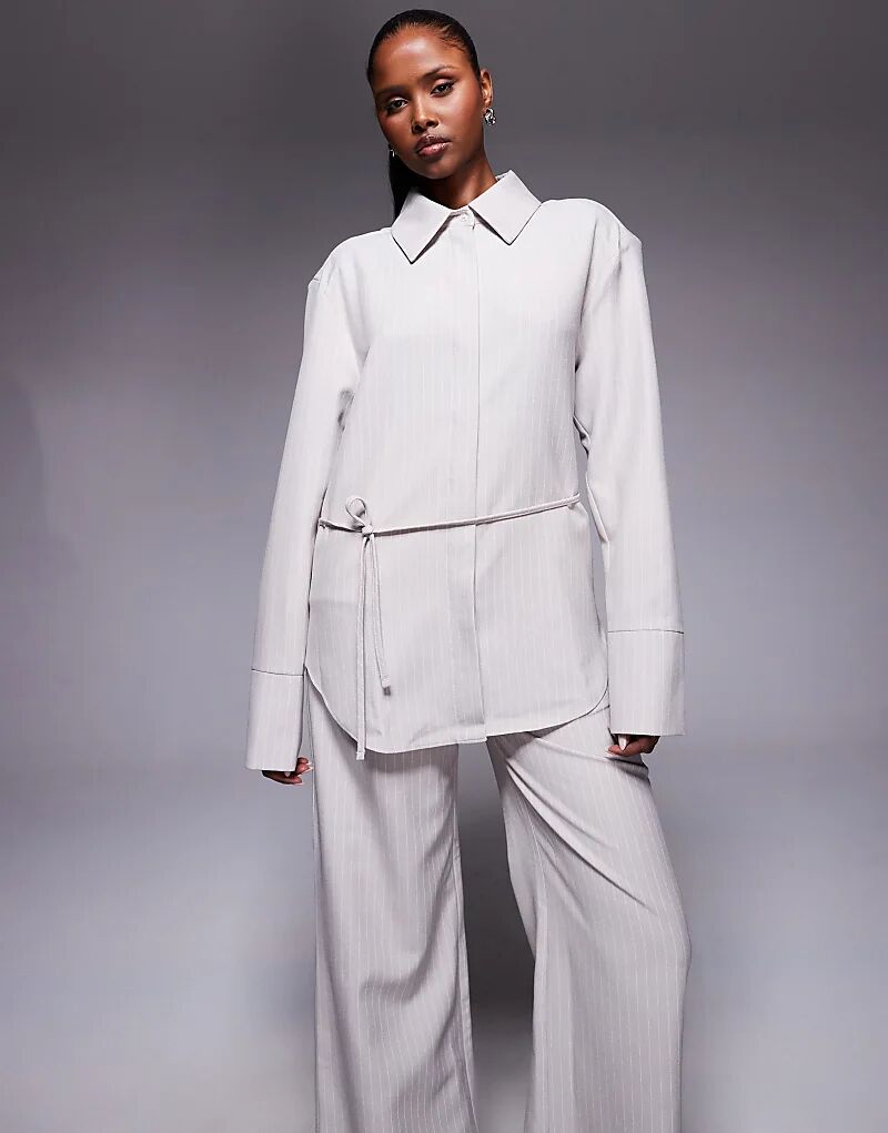 Рубашка ASOS DESIGN с подплечниками и приталенной талией в тонкую полоску — часть комплекта
Рубашка ASOS DESIGN с подплечниками и приталенной талией в тонкую полоску — часть комплекта