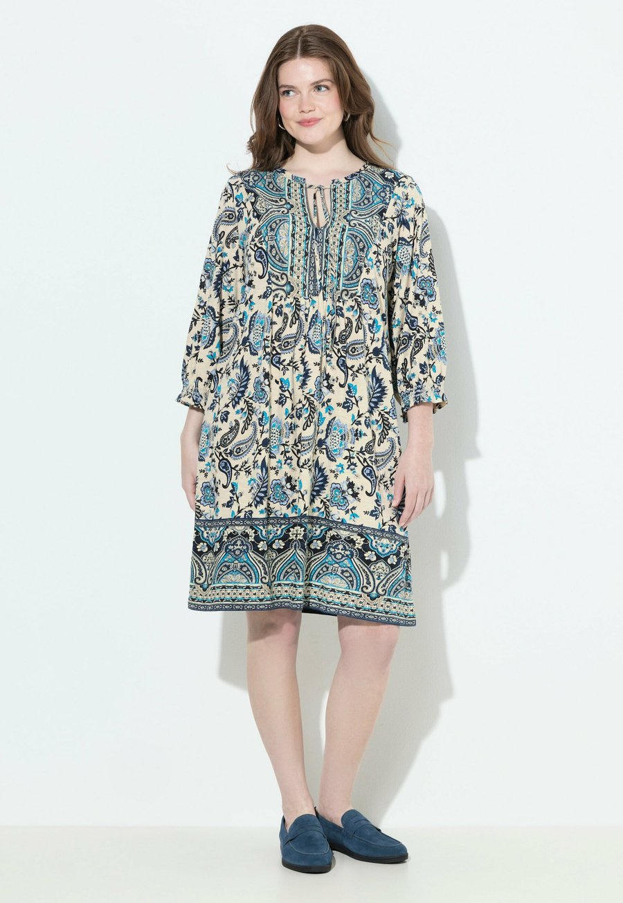 Платье Ulla Popken MIXED PAISLEY, Pale Champagne/Beige
Платье Ulla Popken MIXED PAISLEY, Pale Champagne/Beige