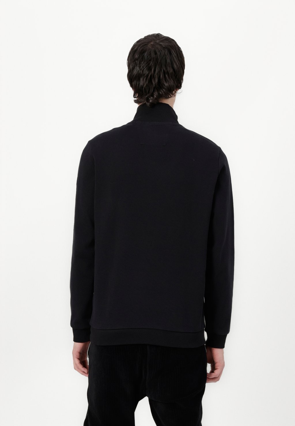 Джемпер GEO TROYER Open Era, черный
Джемпер GEO TROYER Open Era, черный