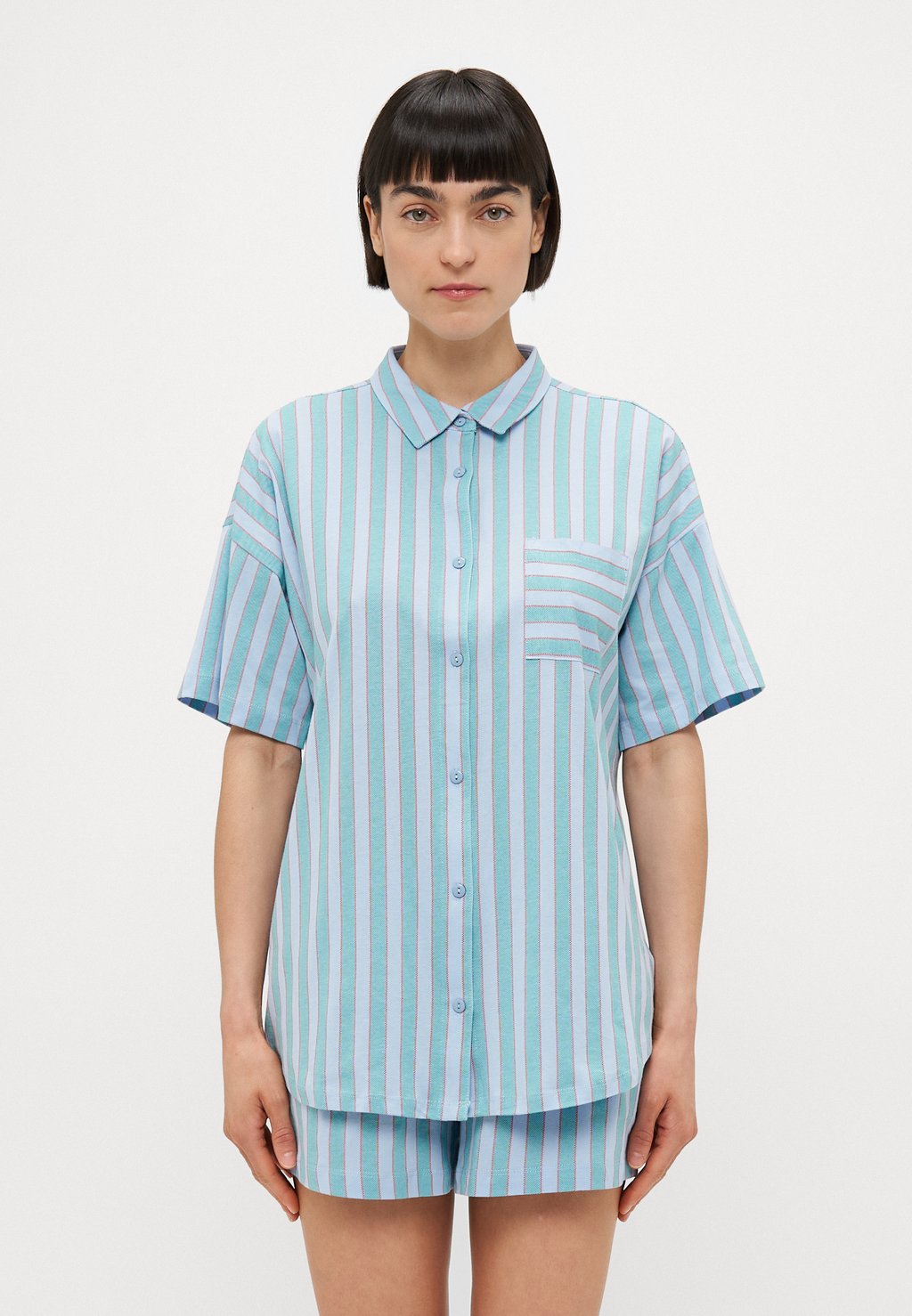 Пижама VIVANCE DREAMS DOLCE VITA BUTTON SHORTY - Pyjama set LASCANA, синий 
Пижама VIVANCE DREAMS DOLCE VITA BUTTON SHORTY - Pyjama set LASCANA, синий