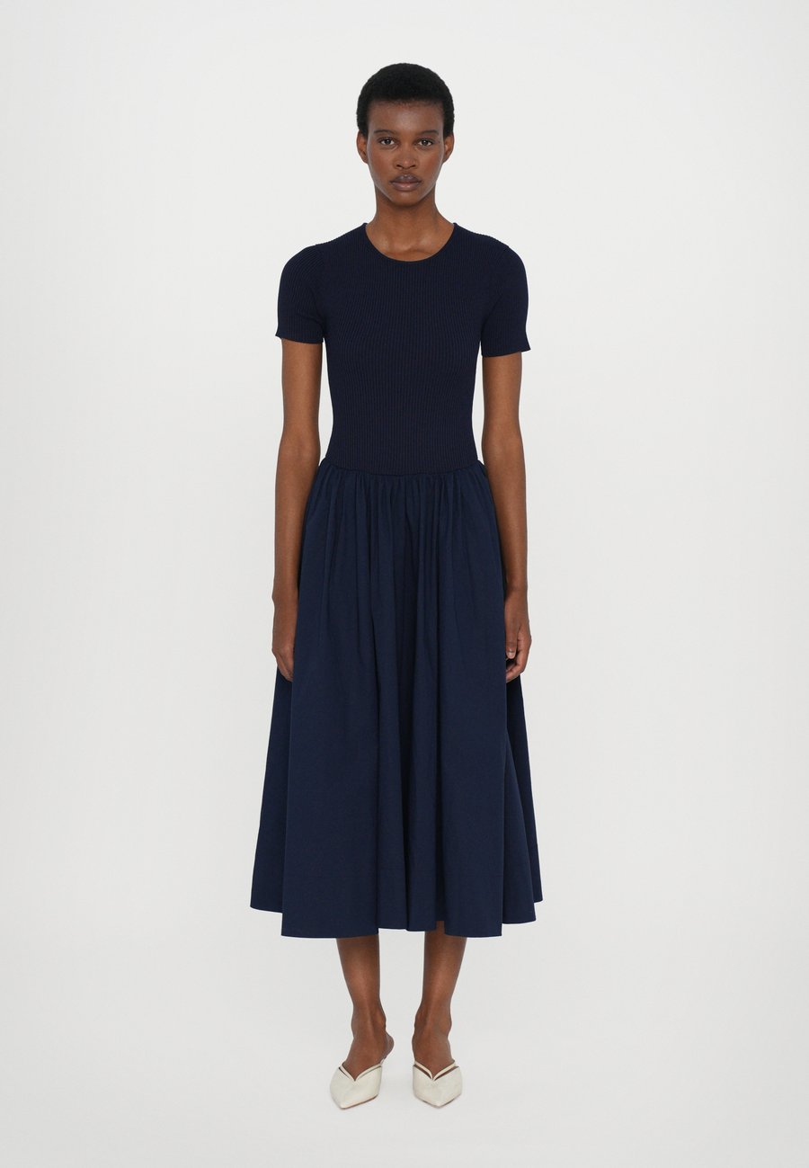 Платье STAUD YSABEL DRESS, Navy/Dark Blue
Платье STAUD YSABEL DRESS, Navy/Dark Blue