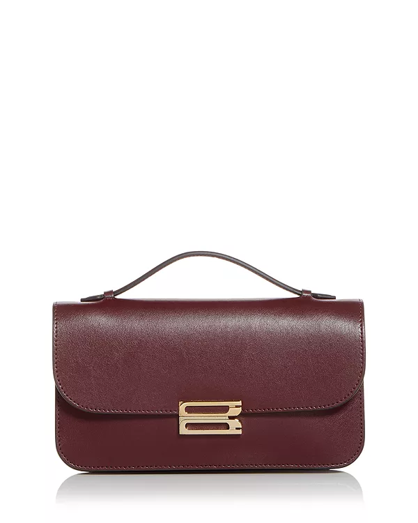 Кожаная сумка через плечо Dorian Pochette Victoria Beckham, красный
Кожаная сумка через плечо Dorian Pochette Victoria Beckham, красный