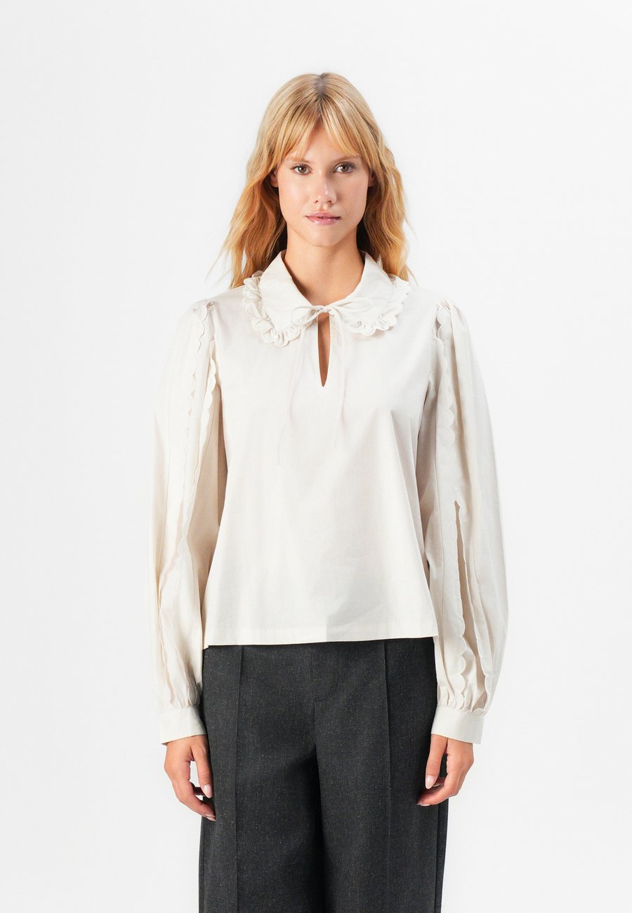Блуза Object OBJHOPE IRA V-NECK, White Sand/White
Блуза Object OBJHOPE IRA V-NECK, White Sand/White