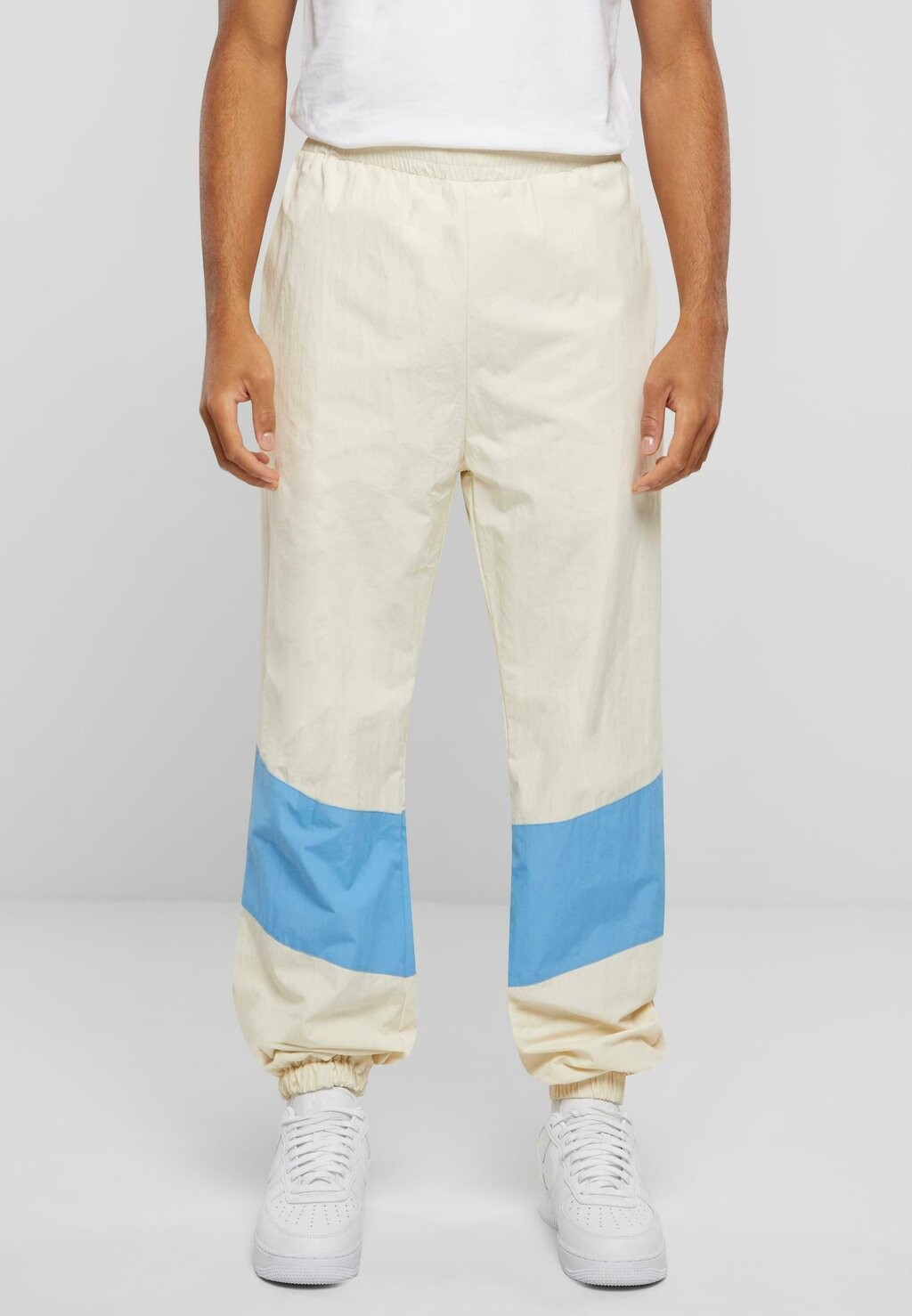 Брюки спортивные CORPORATE BLOCK FUBU, цвет creme light blue
Брюки спортивные CORPORATE BLOCK FUBU, цвет creme light blue