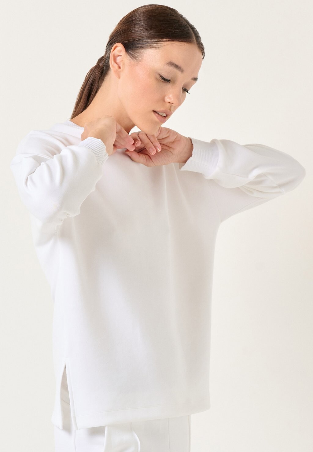 Толстовка CREW NECK LONG SLEEVED Jimmy Key, белый 
Толстовка CREW NECK LONG SLEEVED Jimmy Key, белый